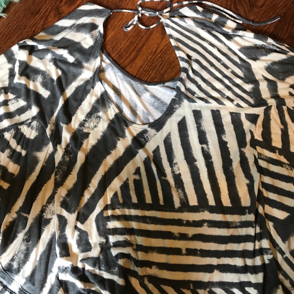 Peephole shirt